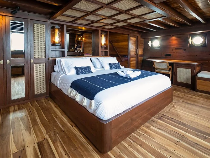 Master Deluxe Aft Suite - Image 1